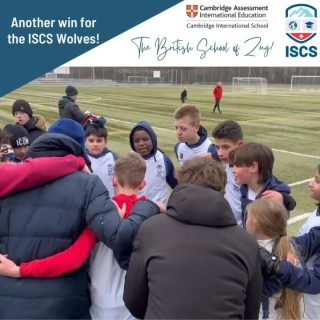 Congratulations to both teams taking part in this mini football tournament. Thank you @isrheintal for accepting our invitation and spending the day with us at the beautiful @sccham1910_official football field. 

#YoursTrulyMsPredouli turns out to be the best coach of ISCS Wolves - don’t you alll agree?!

#football #internationalschool #zug
